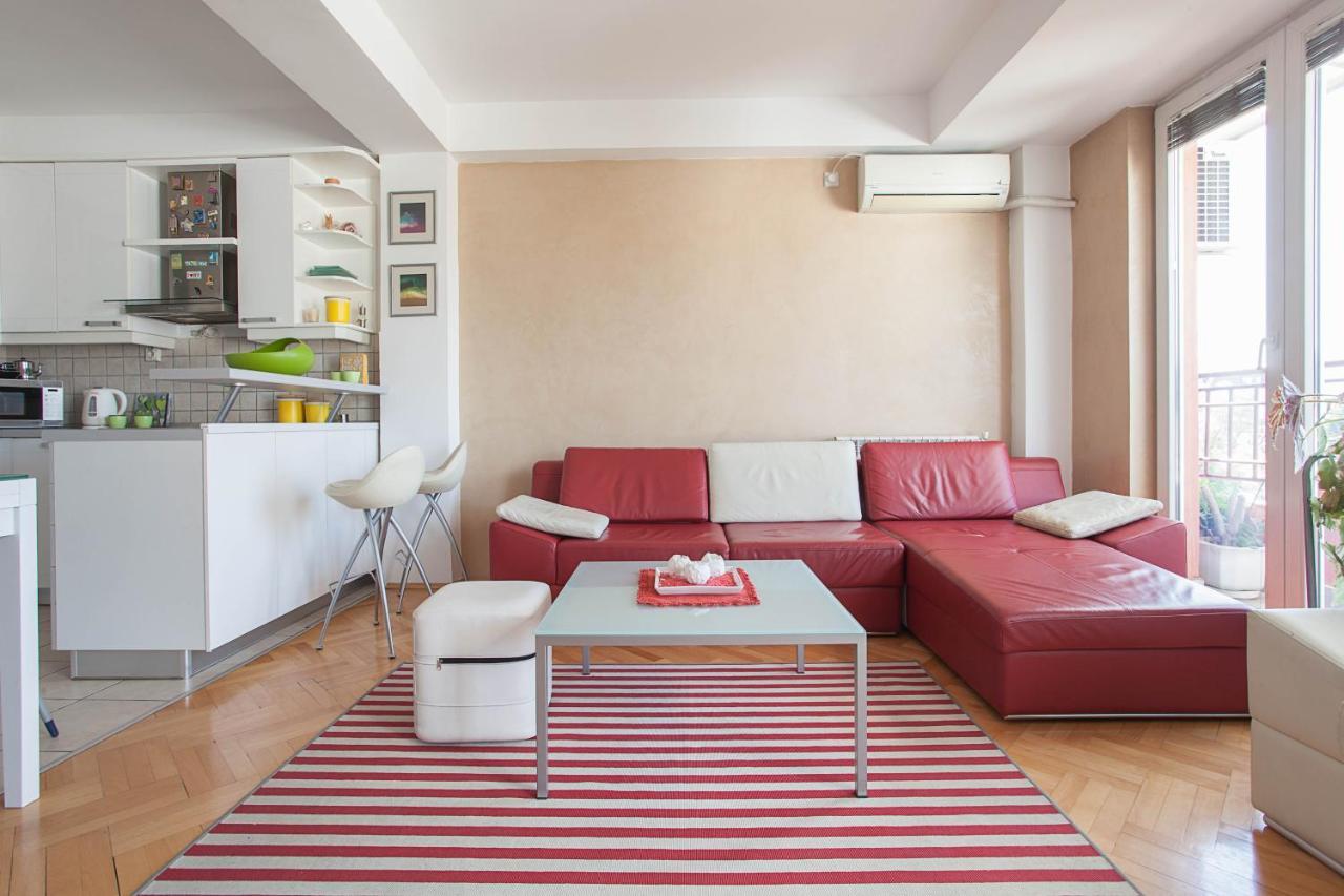 Red Apartment Üsküp Dış mekan fotoğraf