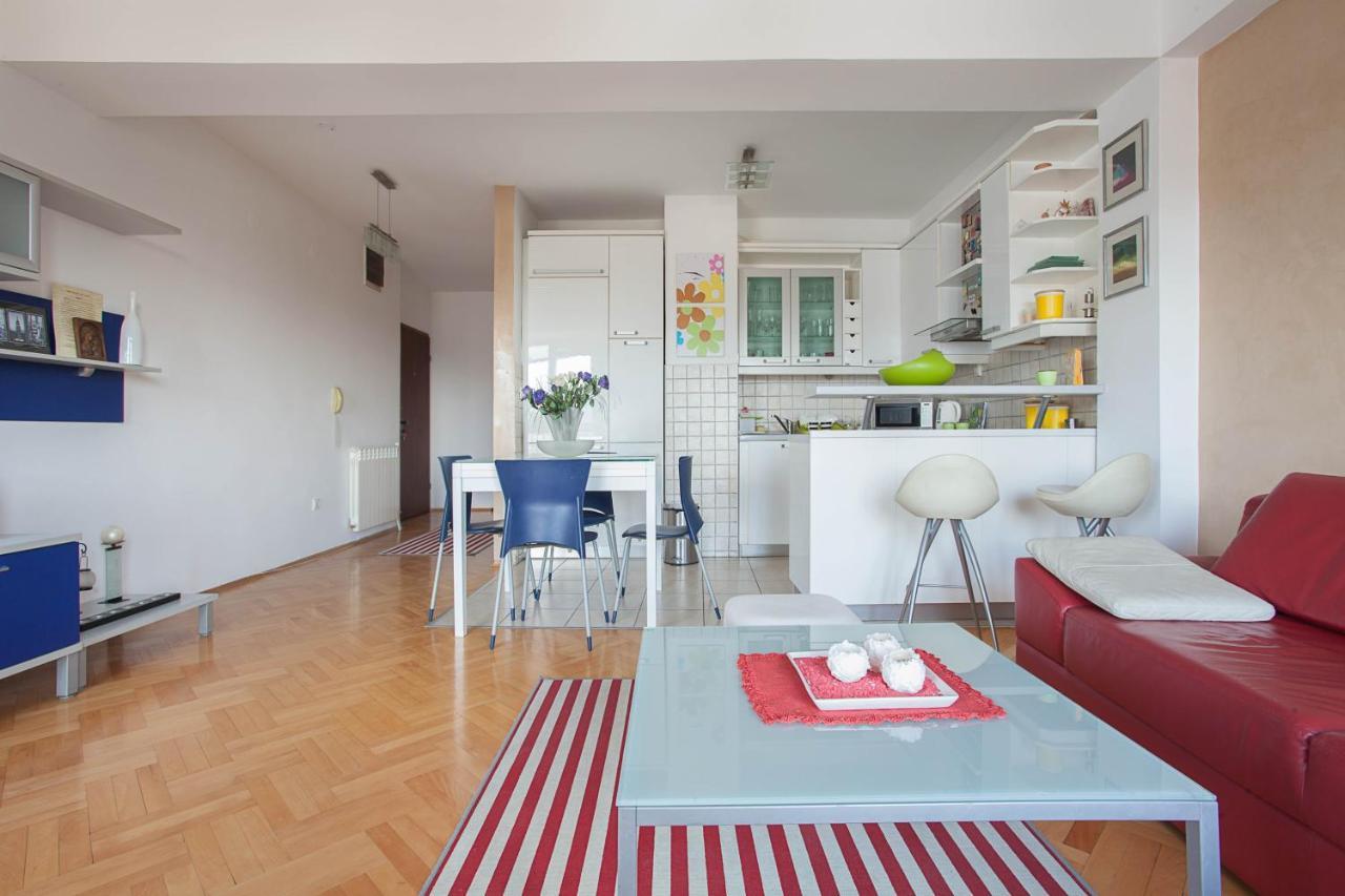 Red Apartment Üsküp Dış mekan fotoğraf