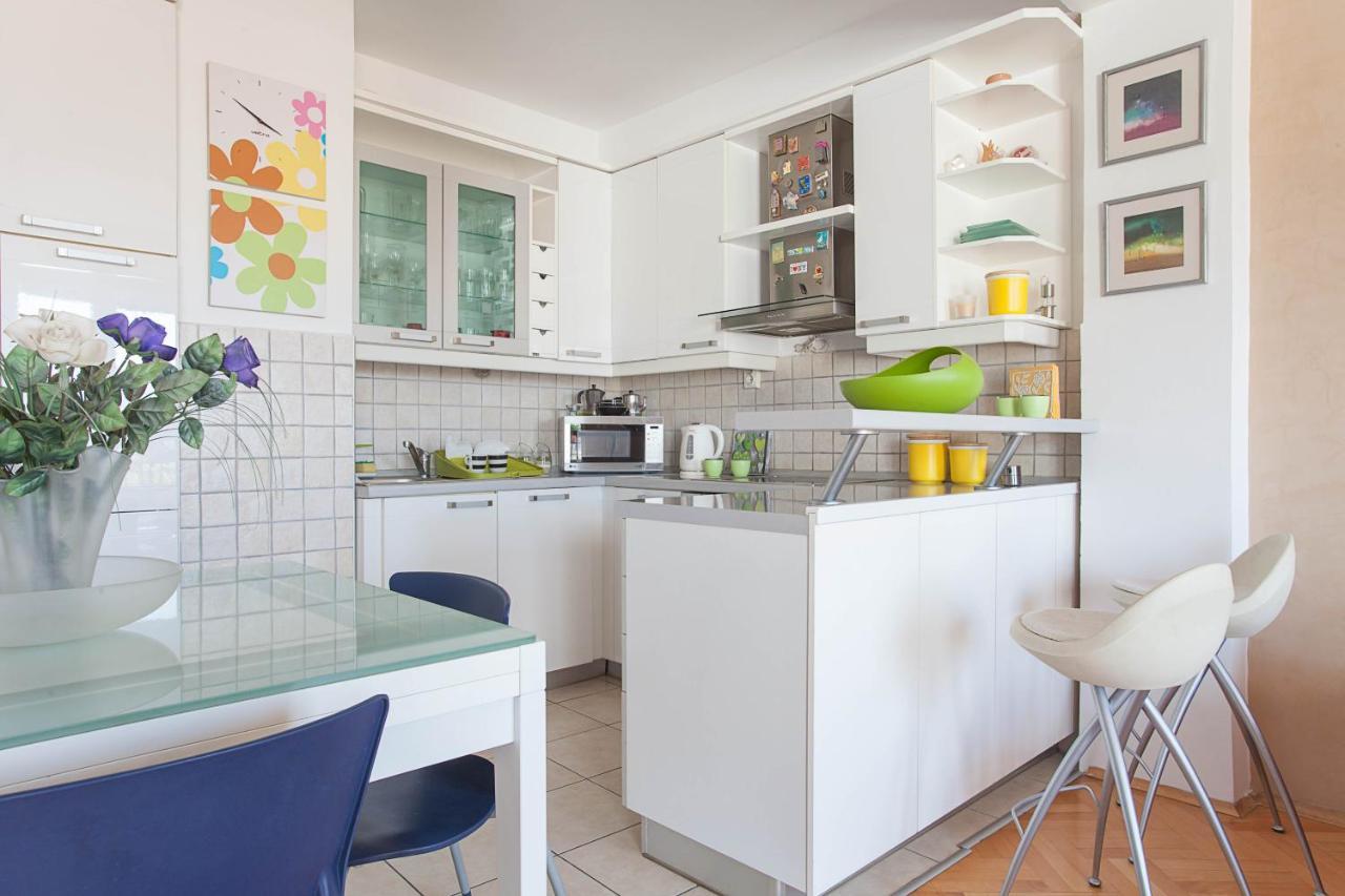 Red Apartment Üsküp Dış mekan fotoğraf