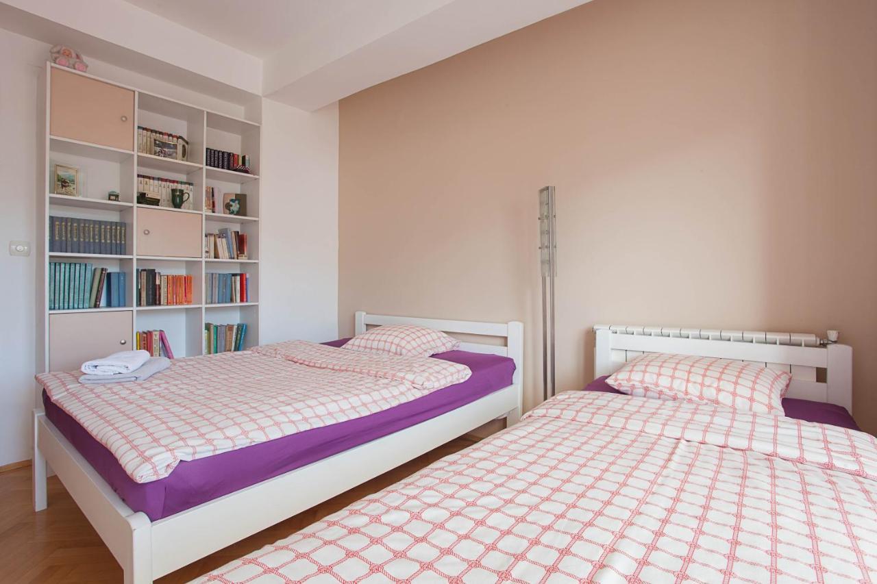 Red Apartment Üsküp Dış mekan fotoğraf