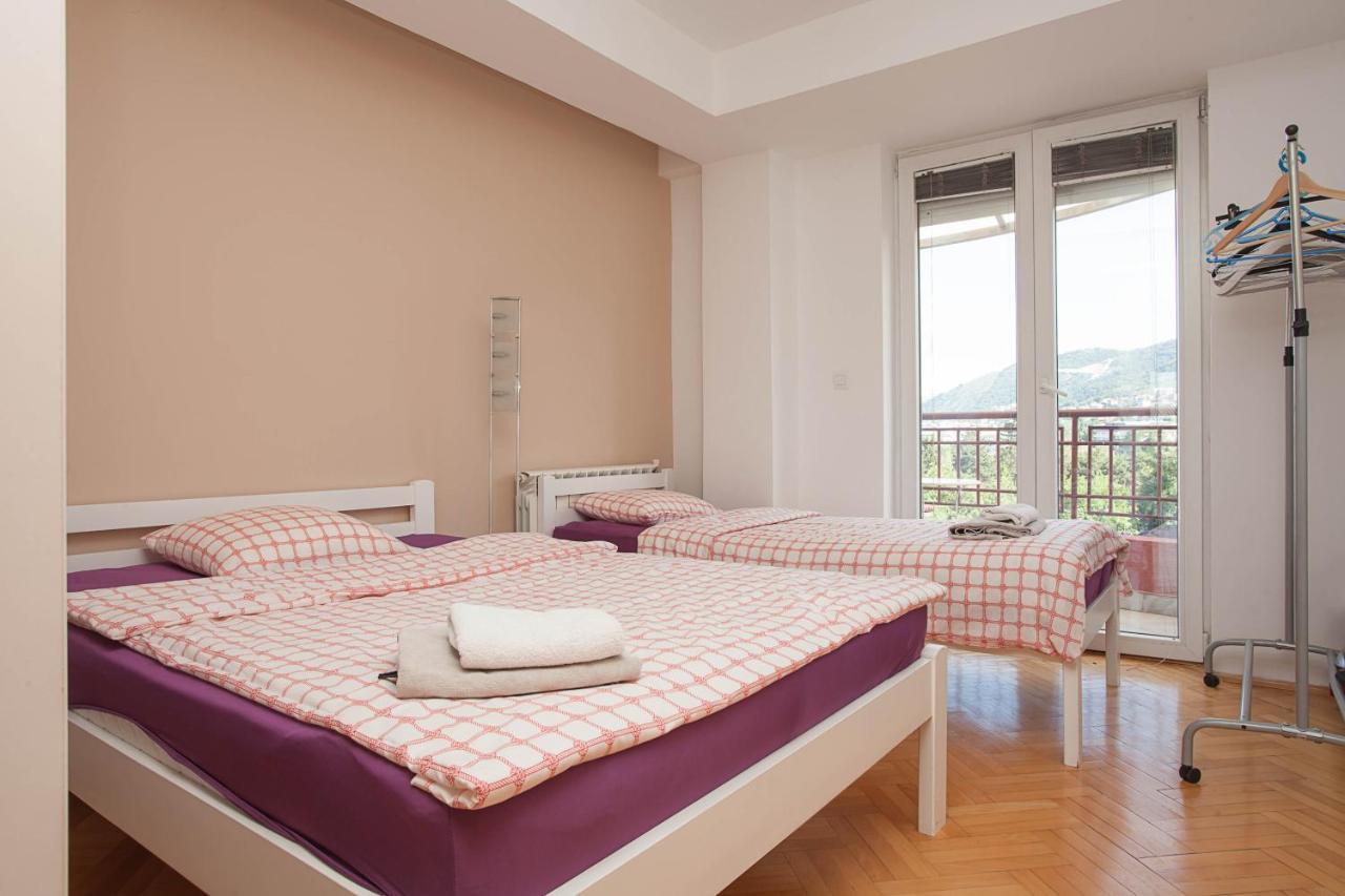 Red Apartment Üsküp Dış mekan fotoğraf