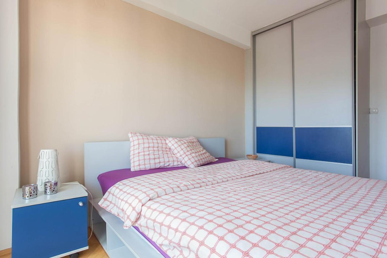 Red Apartment Üsküp Dış mekan fotoğraf