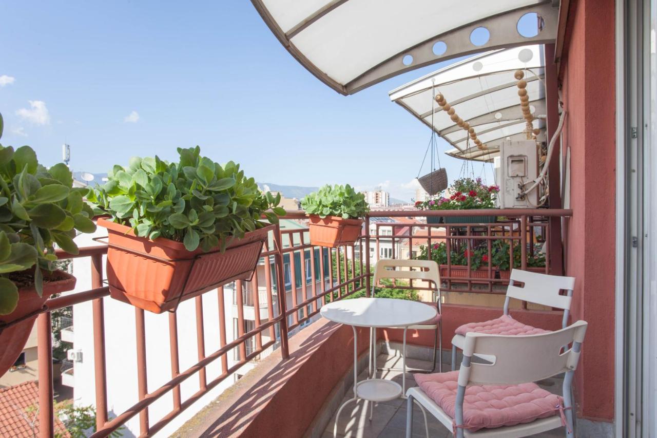 Red Apartment Üsküp Dış mekan fotoğraf