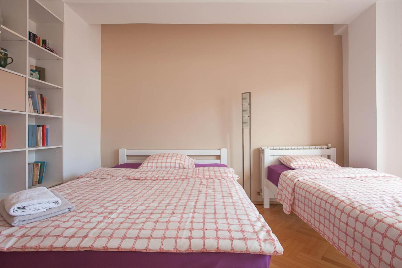 Red Apartment Üsküp Dış mekan fotoğraf